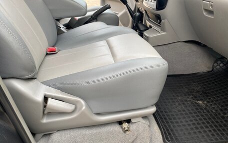 Toyota Land Cruiser 100 рестайлинг 2, 2005 год, 4 500 000 рублей, 19 фотография