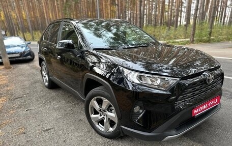 Toyota RAV4, 2021 год, 3 450 000 рублей, 1 фотография