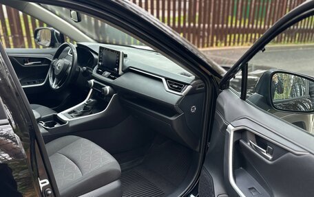 Toyota RAV4, 2021 год, 3 450 000 рублей, 5 фотография