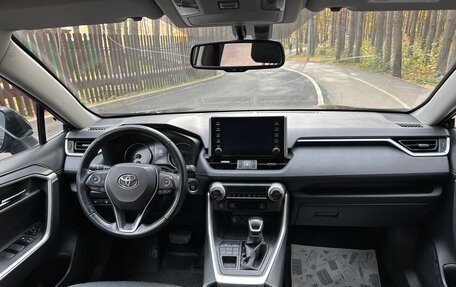 Toyota RAV4, 2021 год, 3 450 000 рублей, 6 фотография