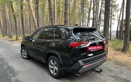 Toyota RAV4, 2021 год, 3 450 000 рублей, 4 фотография