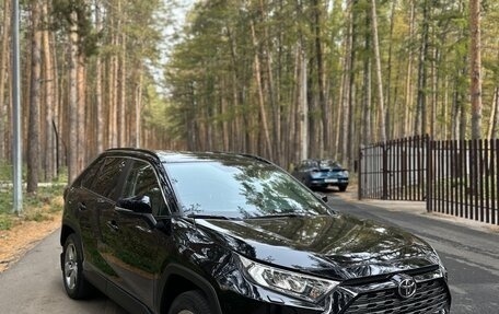 Toyota RAV4, 2021 год, 3 450 000 рублей, 9 фотография
