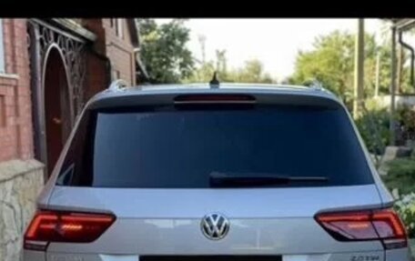 Volkswagen Tiguan II, 2017 год, 2 750 000 рублей, 3 фотография