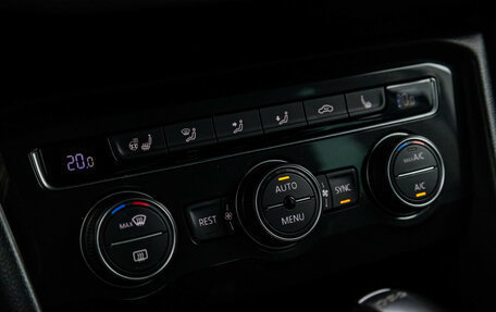 Volkswagen Tiguan II, 2017 год, 2 369 898 рублей, 23 фотография