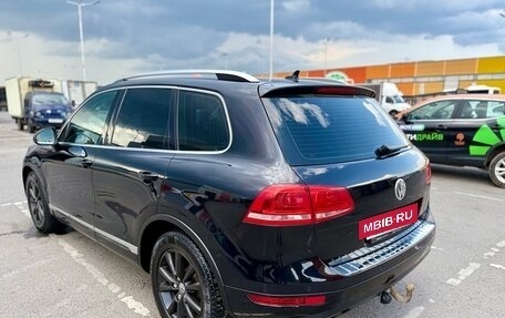 Volkswagen Touareg III, 2011 год, 2 199 000 рублей, 3 фотография