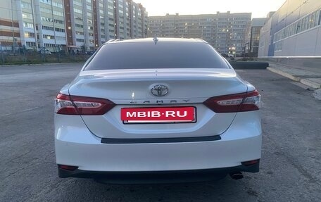 Toyota Camry, 2018 год, 3 299 000 рублей, 4 фотография
