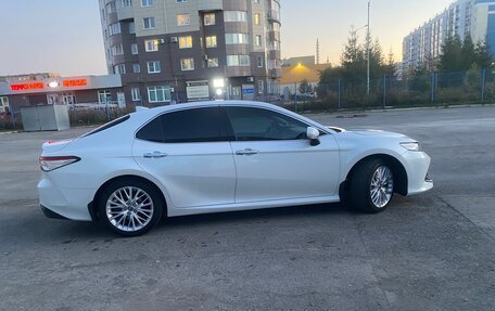 Toyota Camry, 2018 год, 3 299 000 рублей, 6 фотография