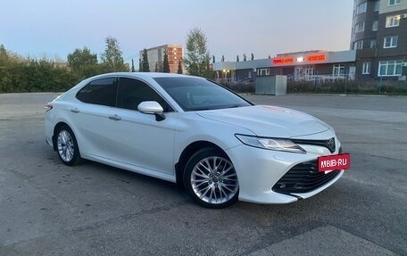 Toyota Camry, 2018 год, 3 299 000 рублей, 7 фотография