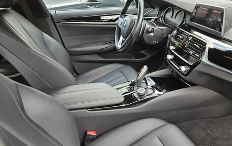 BMW 5 серия, 2019 год, 2 400 000 рублей, 16 фотография