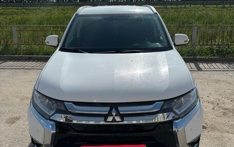 Mitsubishi Outlander III рестайлинг 3, 2015 год, 1 650 000 рублей, 1 фотография