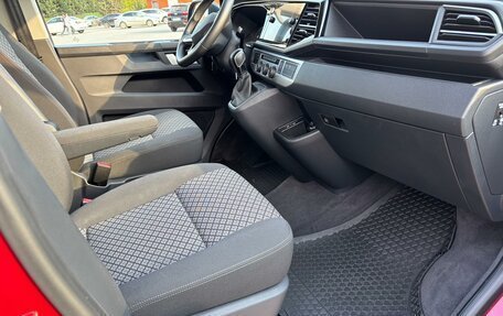 Volkswagen Multivan T6 рестайлинг, 2021 год, 6 400 000 рублей, 10 фотография