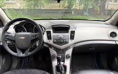 Chevrolet Cruze II, 2010 год, 750 000 рублей, 10 фотография
