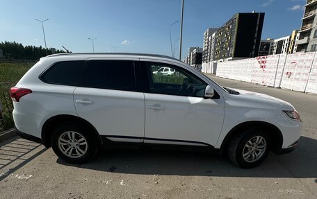 Mitsubishi Outlander III рестайлинг 3, 2015 год, 1 650 000 рублей, 4 фотография