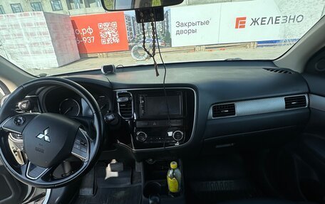 Mitsubishi Outlander III рестайлинг 3, 2015 год, 1 650 000 рублей, 7 фотография