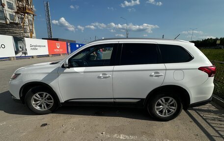 Mitsubishi Outlander III рестайлинг 3, 2015 год, 1 650 000 рублей, 5 фотография