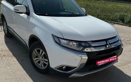 Mitsubishi Outlander III рестайлинг 3, 2015 год, 1 650 000 рублей, 3 фотография