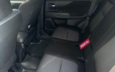 Mitsubishi Outlander III рестайлинг 3, 2015 год, 1 650 000 рублей, 9 фотография