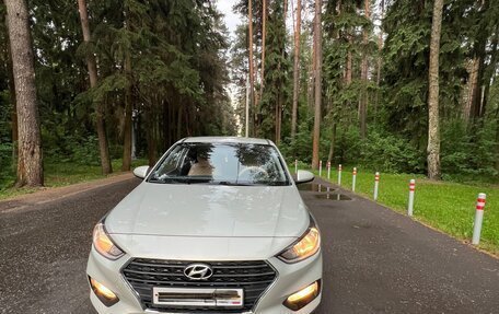 Hyundai Solaris II рестайлинг, 2019 год, 1 700 000 рублей, 1 фотография