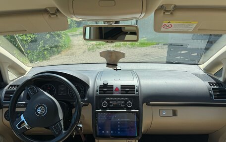 Volkswagen Touran III, 2011 год, 1 200 000 рублей, 6 фотография