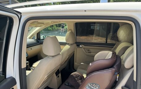 Volkswagen Touran III, 2011 год, 1 200 000 рублей, 9 фотография