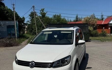 Volkswagen Touran III, 2011 год, 1 200 000 рублей, 2 фотография