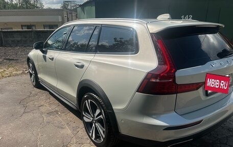Volvo V60 Cross Country II, 2020 год, 3 990 000 рублей, 6 фотография