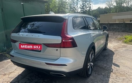 Volvo V60 Cross Country II, 2020 год, 3 990 000 рублей, 5 фотография