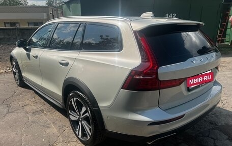 Volvo V60 Cross Country II, 2020 год, 3 990 000 рублей, 7 фотография