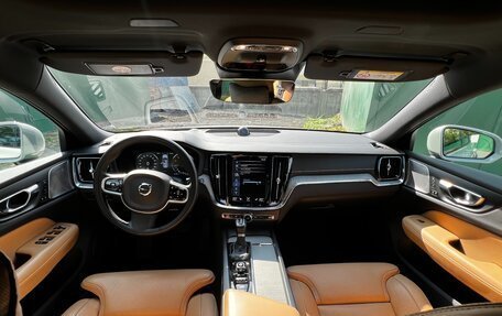 Volvo V60 Cross Country II, 2020 год, 3 990 000 рублей, 10 фотография