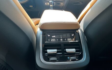 Volvo V60 Cross Country II, 2020 год, 3 990 000 рублей, 16 фотография