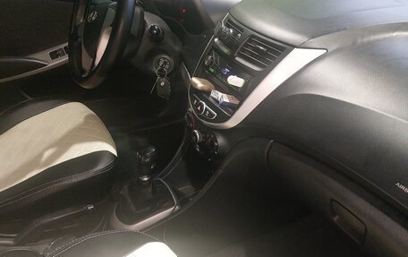 Hyundai Solaris II рестайлинг, 2013 год, 470 000 рублей, 6 фотография