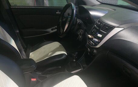 Hyundai Solaris II рестайлинг, 2013 год, 470 000 рублей, 5 фотография