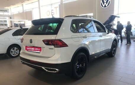 Volkswagen Tiguan II, 2021 год, 3 480 000 рублей, 2 фотография