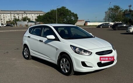 Hyundai Solaris II рестайлинг, 2013 год, 880 000 рублей, 2 фотография