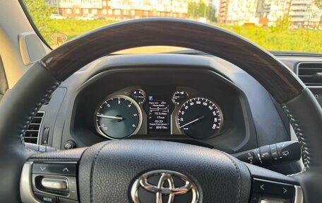 Toyota Land Cruiser Prado 150 рестайлинг 2, 2018 год, 5 600 000 рублей, 18 фотография