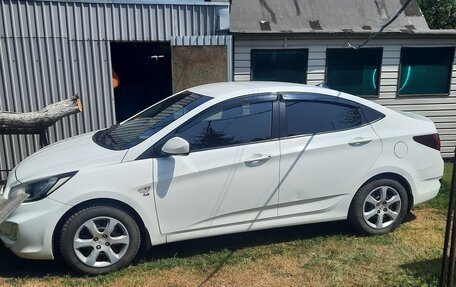 Hyundai Solaris II рестайлинг, 2014 год, 1 000 000 рублей, 3 фотография