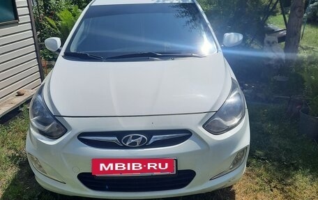 Hyundai Solaris II рестайлинг, 2014 год, 1 000 000 рублей, 2 фотография