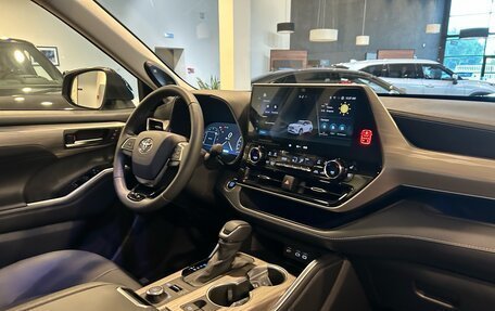 Toyota Highlander, 2025 год, 5 850 000 рублей, 31 фотография