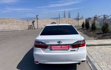 Toyota Camry, 2017 год, 2 100 000 рублей, 4 фотография