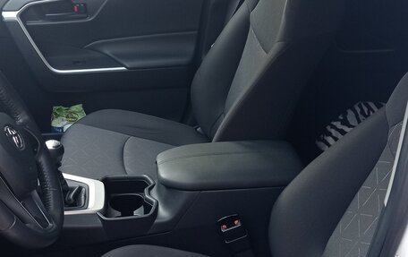 Toyota RAV4, 2019 год, 3 199 000 рублей, 8 фотография