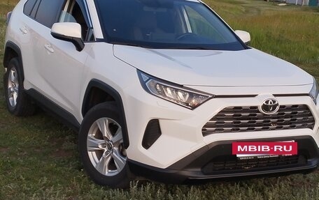 Toyota RAV4, 2019 год, 3 199 000 рублей, 2 фотография