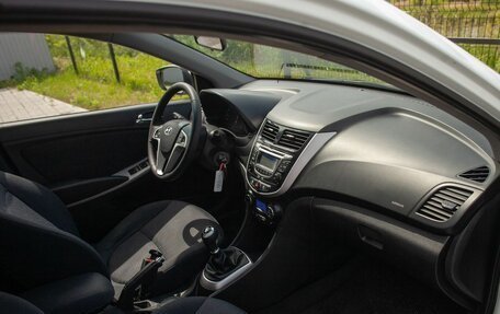 Hyundai Solaris II рестайлинг, 2011 год, 530 000 рублей, 19 фотография