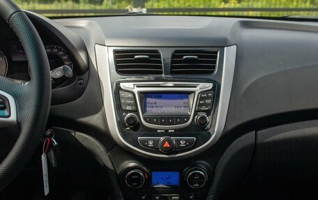 Hyundai Solaris II рестайлинг, 2011 год, 530 000 рублей, 27 фотография