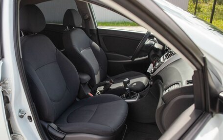Hyundai Solaris II рестайлинг, 2011 год, 530 000 рублей, 32 фотография