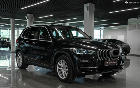 BMW X5, 2019 год, 5 930 000 рублей, 2 фотография