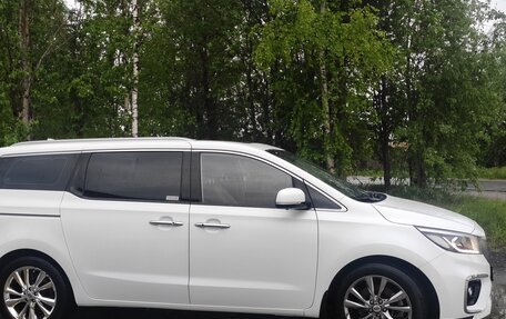 KIA Carnival III, 2019 год, 3 200 000 рублей, 2 фотография
