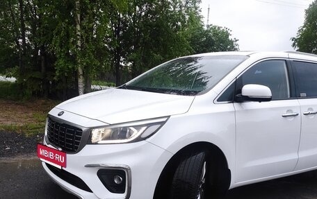 KIA Carnival III, 2019 год, 3 200 000 рублей, 5 фотография