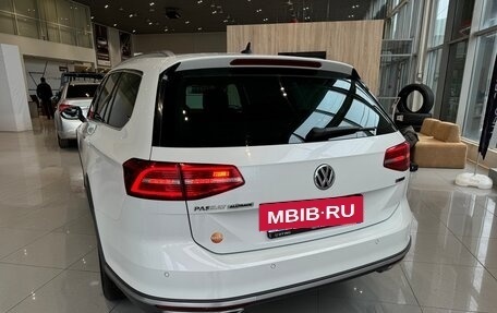 Volkswagen Passat B8 рестайлинг, 2017 год, 2 490 000 рублей, 37 фотография