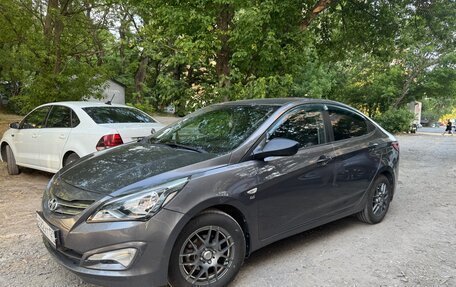 Hyundai Solaris II рестайлинг, 2015 год, 810 000 рублей, 2 фотография