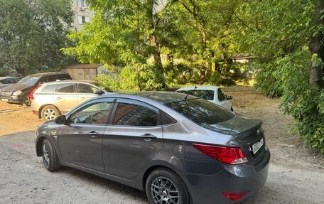 Hyundai Solaris II рестайлинг, 2015 год, 810 000 рублей, 3 фотография